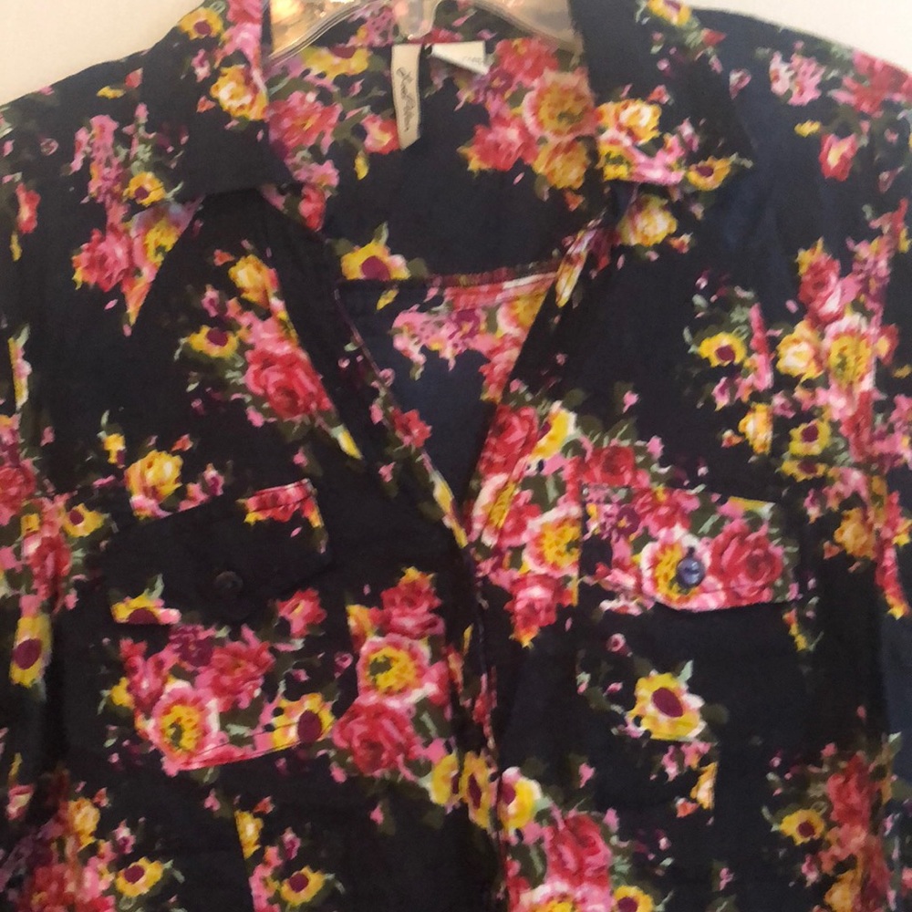 Floral button up - Picture 3 of 4